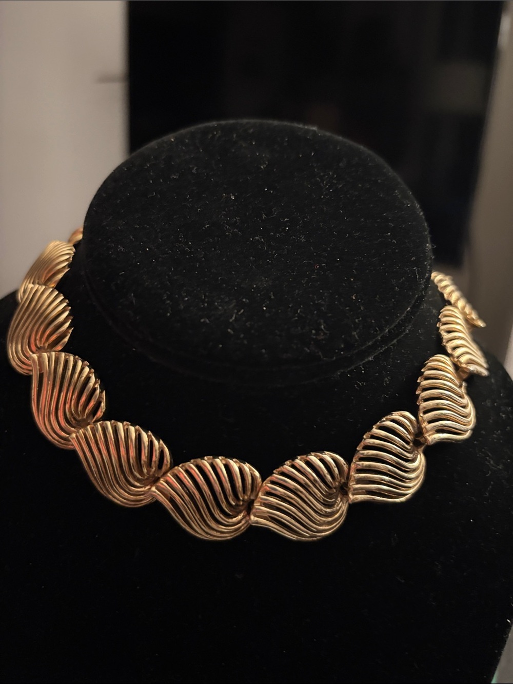 Napier Gold tone Sculpted Wave Link Necklace - 1980- 1990 Number 4084 - Picture 4 of 9